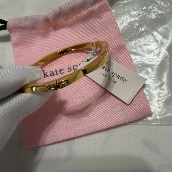 KATE SPADE SCALLOP HINGE BANGLE - Picture 7 of 12